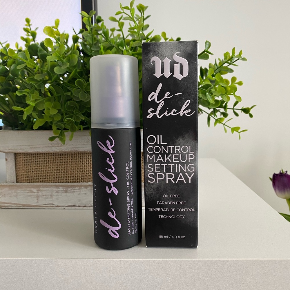 Urban Decay De-Slick Makeup Setting Spray